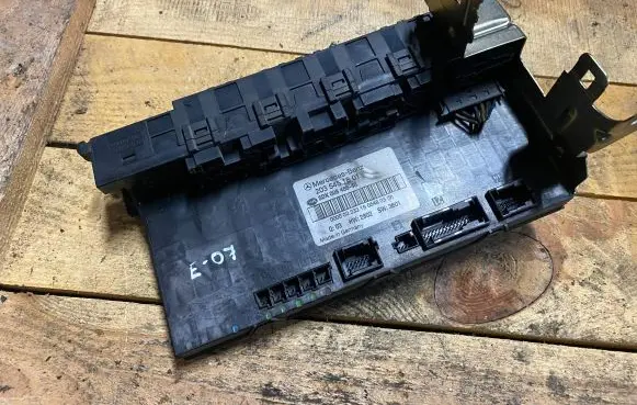 Mercedes-Benz C W203 SAM control unit A2035451801 2035451801