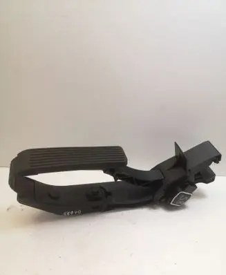 Mercedes-Benz E W211 Accelerator throttle pedal A2113000404