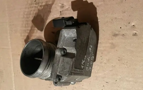 Audi Q7 4L Throttle valve 4E014595D