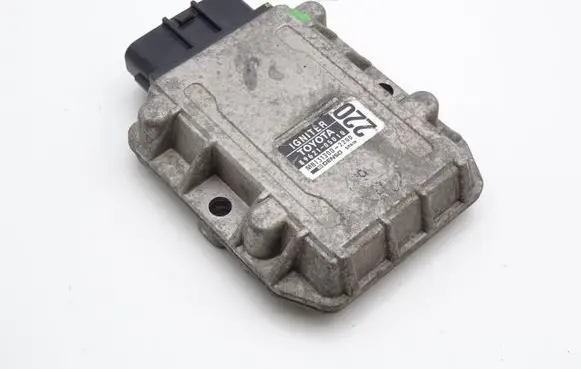 Toyota Corolla E110 Ignition amplifier control unit 8962105010 MB1313002200