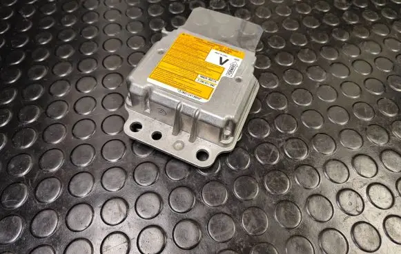 Nissan Leaf I (ZE0) Airbag control unit/module 988203ND1A 0285011040