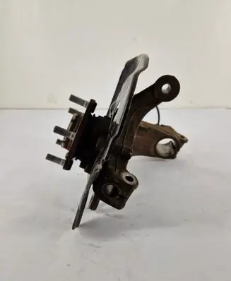 Nissan X-Trail T32 Front wheel hub 