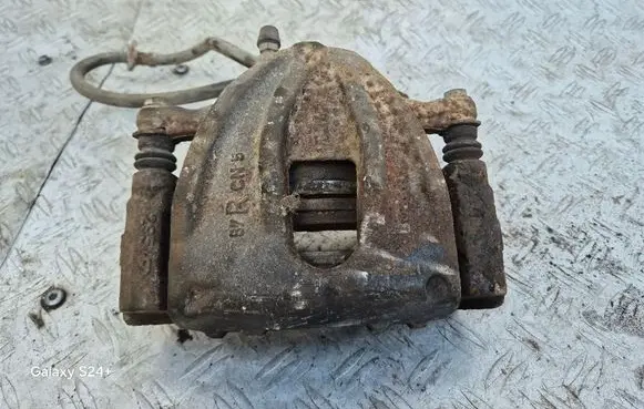 Toyota Corolla Verso AR10 Front brake caliper