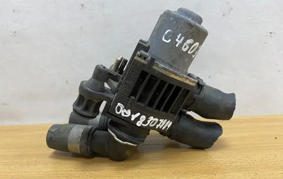 Mercedes-Benz E W210 Coolant heater control valve 0018307884 C4603