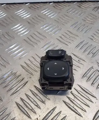 Toyota Avensis T270 Wing mirror switch