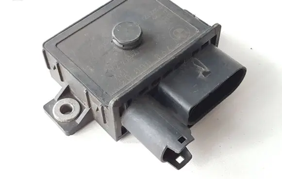 BMW 5 E60 E61 Glow plug pre-heat relay 779800003