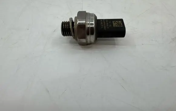 Audi A3 S3 8V Oil pressure sensor 05E906277A