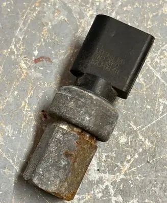 Volkswagen Golf IV Air conditioning (A/C) pressure sensor 1J0959126 TN226K0 52CP0901