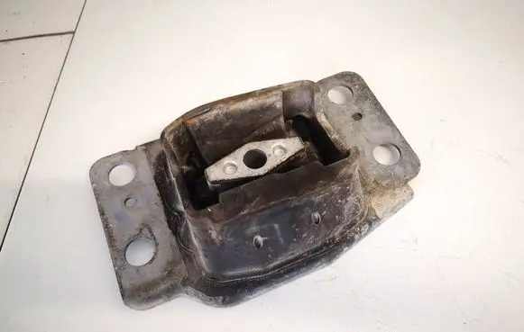 Engine mount bracket