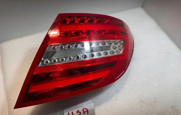 Mercedes-Benz C W204 Rear/tail lights A2049060703