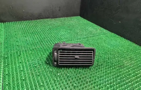 Volkswagen Golf IV Dashboard side air vent grill/cover trim 1J1819710C 1J1819704C