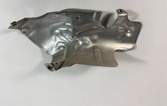 BMW 5 G30 G31 G38 Heat shield in engine bay 8652465
