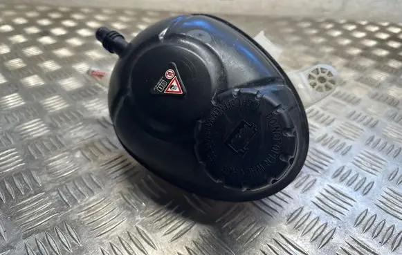 Mercedes-Benz CLS W257 Coolant expansion tank/reservoir A0005840807