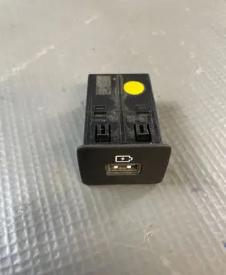 Dacia Duster II USB socket connector 280239782R DQ12741763