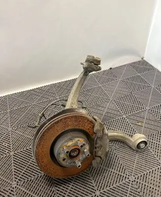 Front wheel hub spindle knuckle