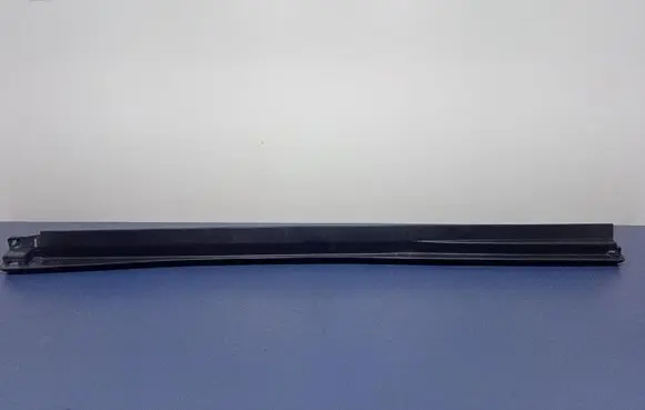 Front sill (body part)
