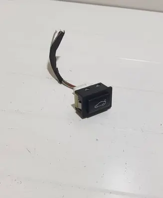 BMW 5 E60 E61 Tailgate opening switch 6921846 12090K