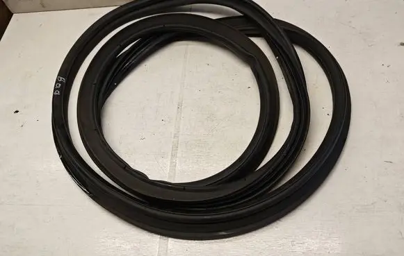 KIA Niro Trunk rubber seal (body)
