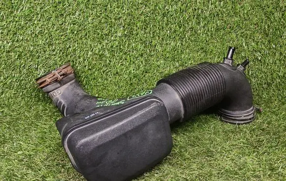 Hyundai Santa Fe Intake resonator 281304Z700