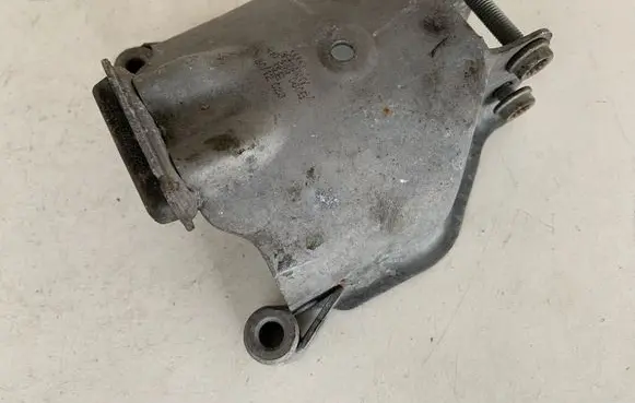 Audi A8 S8 D4 4H Engine mounting bracket 4H0399060E