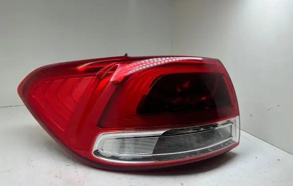 Tailgate rear/tail lights