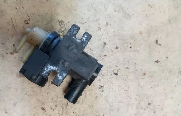 Volvo XC60 Turbo solenoid valve 31293964 10T131