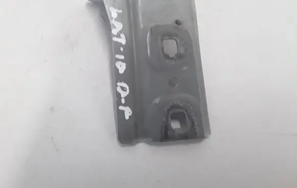 Renault Latitude (L70) Fender mounting bracket 625A08164R