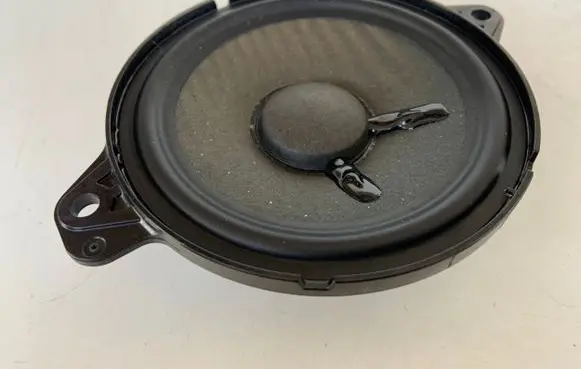Front door high frequency speaker