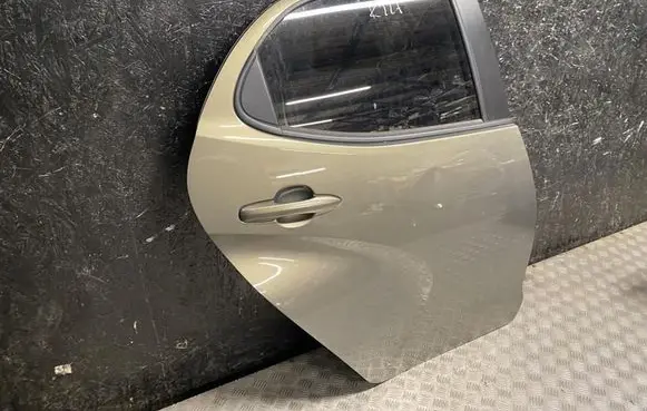 Toyota Yaris XP210 Rear door