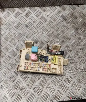 Toyota Avensis T250 Fuse module 8264105020a