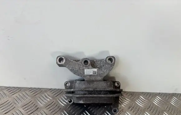 Engine mount bracket