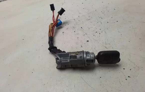 Peugeot 607 Ignition lock N0500109