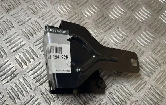 Dacia Dokker Fender mounting bracket 631415422R