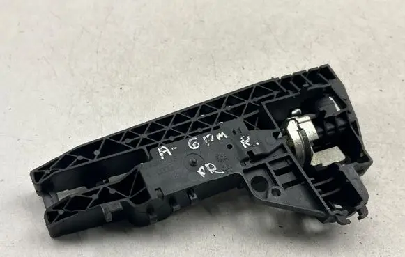 Audi A6 C7 Front door exterior handle/bracket 