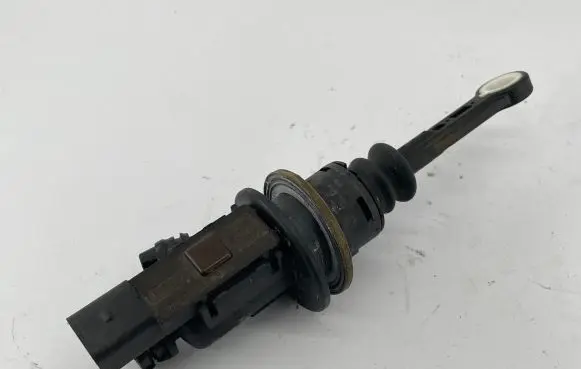Audi A6 S6 C7 4G Clutch master cylinder 8K0907658H SE100071F