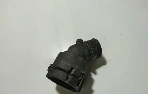 Engine coolant pipe/hose