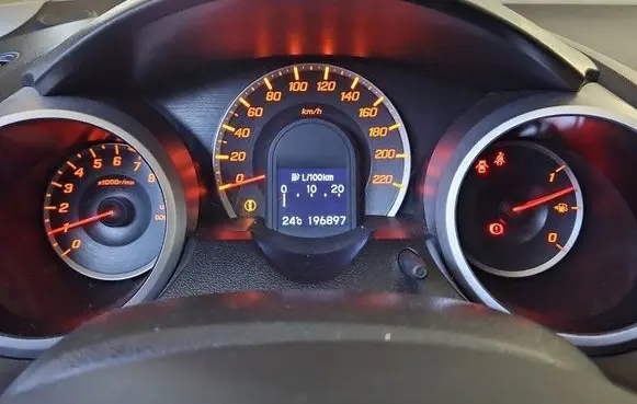 Speedometer (instrument cluster)