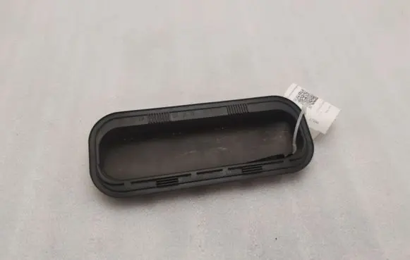 Quarter panel pressure vent