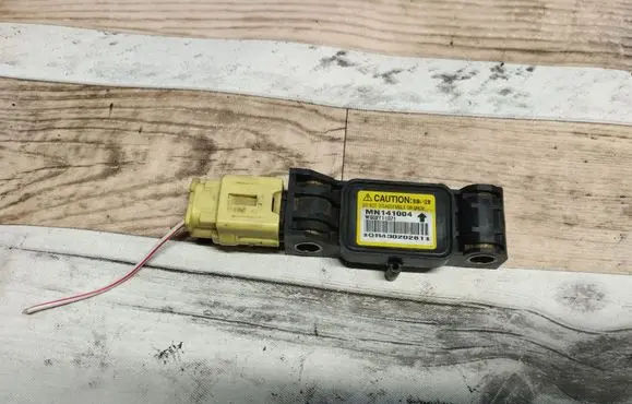 Mitsubishi Grandis Airbag deployment crash/impact sensor MN141004