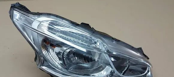 Peugeot 208 I Headlight/headlamp 9802221280