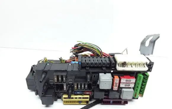 Mercedes-Benz E C207 W207 Fuse module 2129060005 2129012304 2129021201