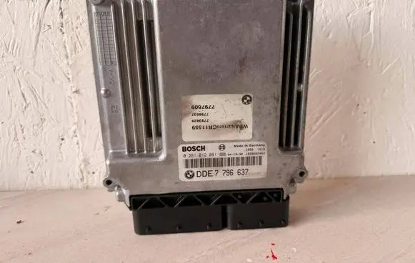 BMW 5 E60 E61 Engine control unit/module 7796637
