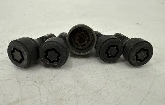 Mini One - Cooper F56 F55 Anti-theft wheel nuts and lock 