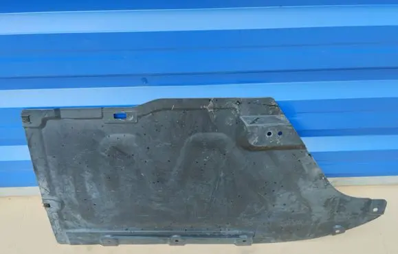 BMW 3 E90 E91 Center/middle under tray cover 7134090