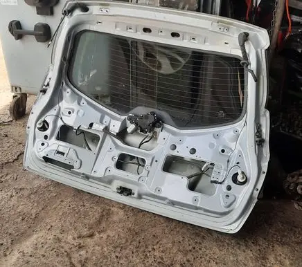 Nissan Qashqai+2 Tailgate/trunk/boot lid