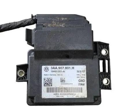 Volkswagen PASSAT B7 Hand brake control module 3AA907801H