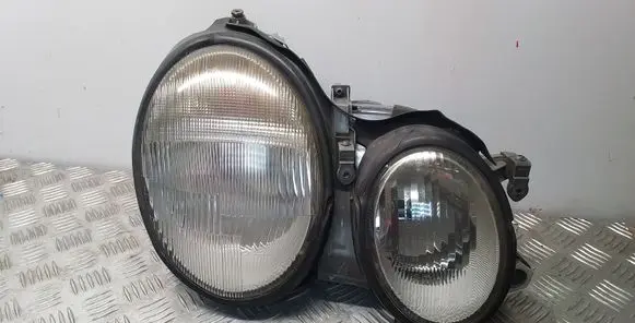 Mercedes-Benz CLK A208 C208 Headlight/headlamp 147552