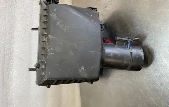 Renault Trafic III (X82) Air filter box cover 