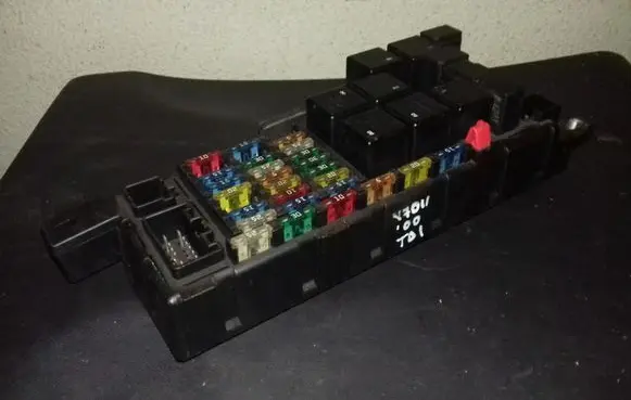 Volvo V70 Fuse module 518323001 9494207