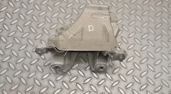 Engine mounting bracket